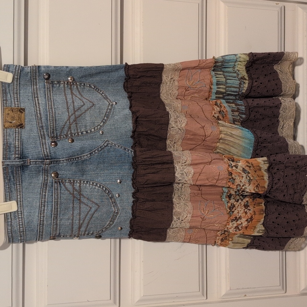 CANDIES Vintage Denim Skirt w/ Studs And Tiered Eyelet & Lace Fabric Junior's 7 - Picture 4 of 9